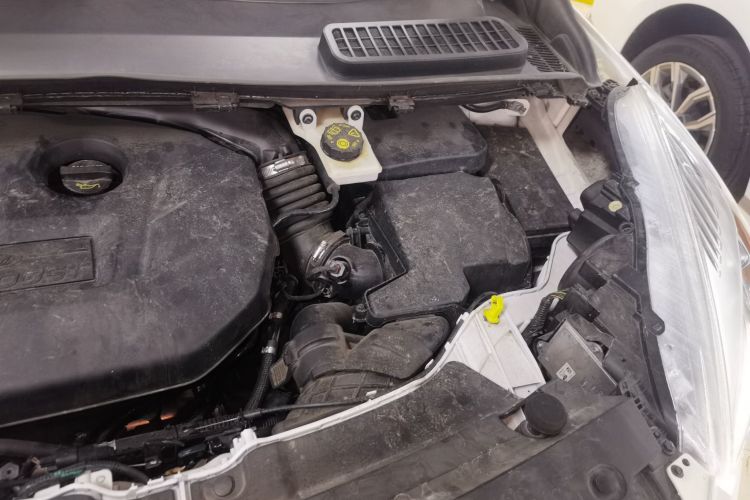 福特 翼虎 2017款 EcoBoost 245 四驱铂翼型机舱底盘26