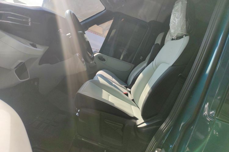 江铃福顺 2025款 2.0T 8AT柴油中轴中高顶商运型多功能乘用车7座局部细节19