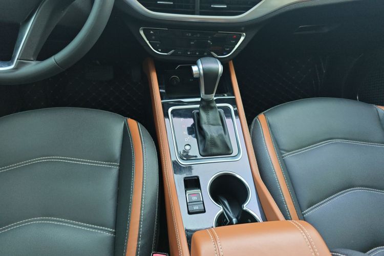 众泰T300 2017款 1.5T CVT尊享型中控内饰18