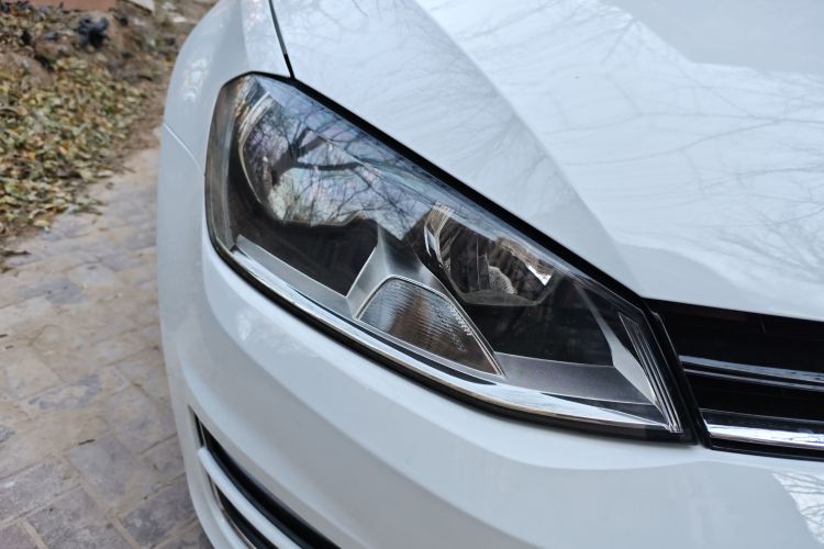 大众 高尔夫 2016款 230TSI 自动豪华型车身外观8