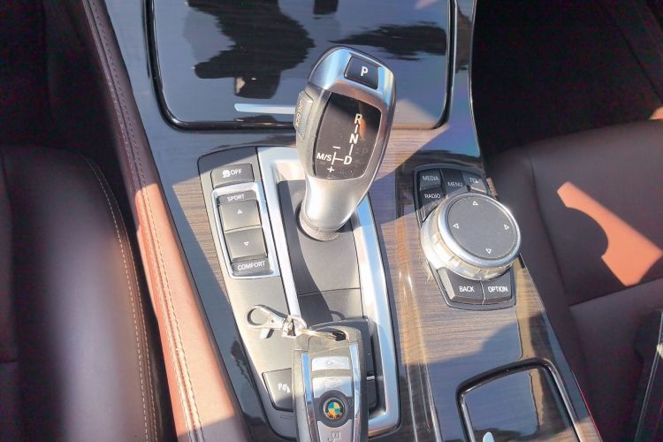 宝马5系 2017款 525Li 豪华设计套装中控内饰18