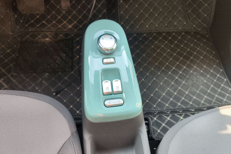 长安启源 长安Lumin 2023款 301km 蜜沁款中控内饰18