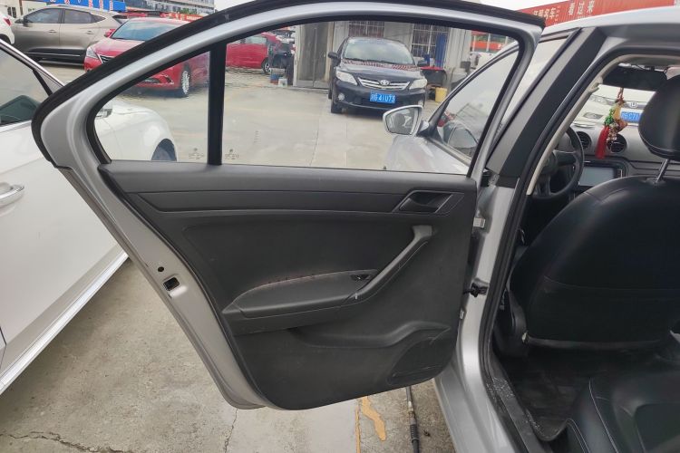 大众 捷达 2013款 1.6L 手动时尚型中控内饰49