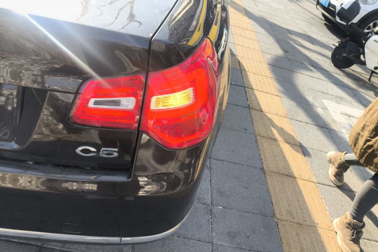 雪铁龙C5 2014款 1.6T 自动尊享型车身外观6006