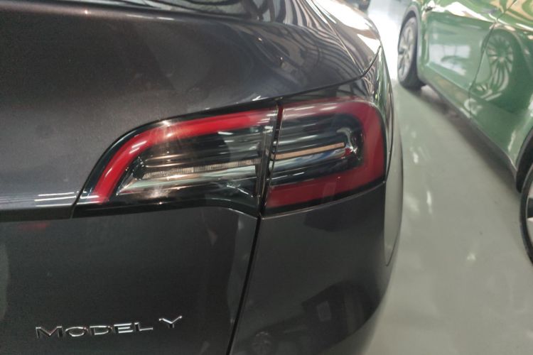 特斯拉 Model Y 2022款 后轮驱动版车身外观9