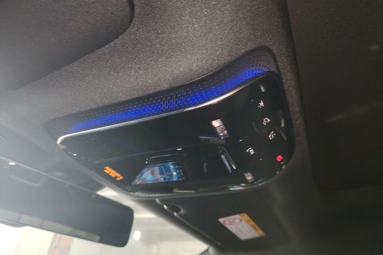 奔驰CLE 2024款 CLE 300 4MATIC 动感型轿跑车局部细节22