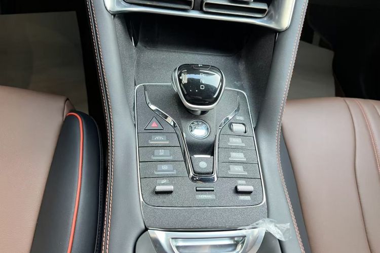 比亚迪 宋PLUS 2020款 1.5T 自动尊贵型中控内饰18