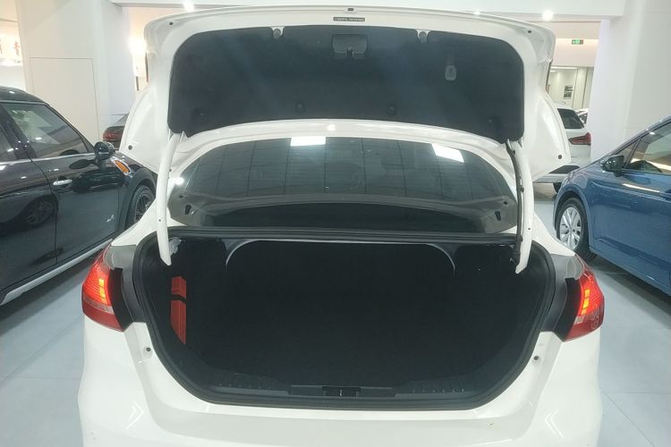 福特 福克斯 2017款 三厢 EcoBoost 180 自动精英型局部细节23