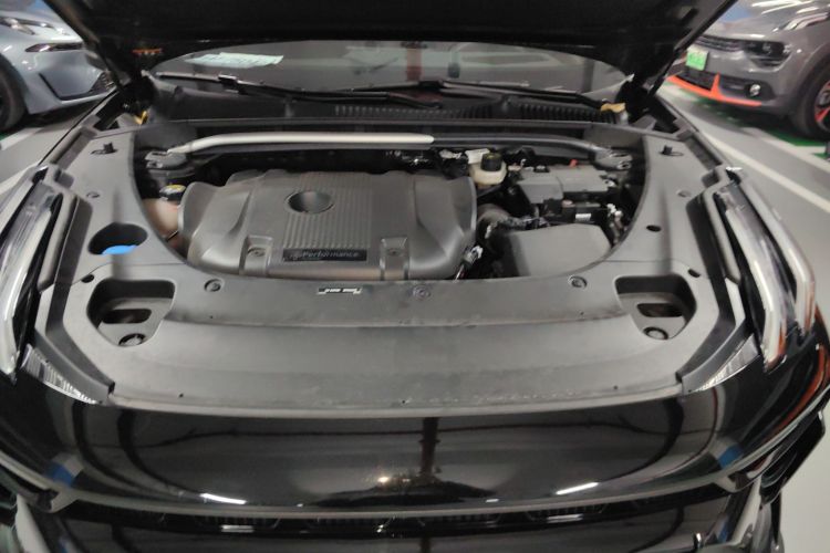 领克03 2025款 03+ 2.0TD 自动性能套装机舱底盘24