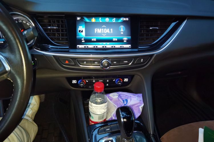 别克 君威 2019款 20T 精英型 国VI中控内饰16