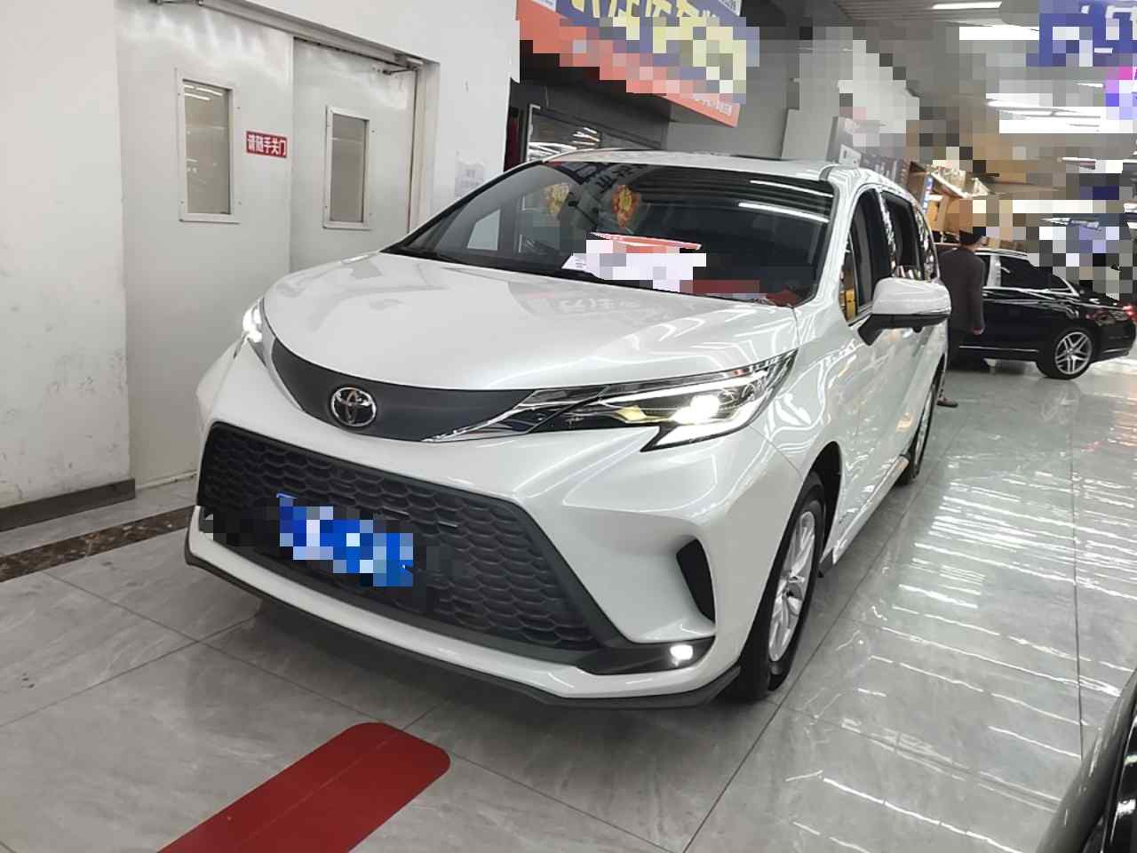 丰田 格瑞维亚 2024款 2.5L混动 舒适版(2)