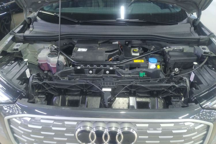 奥迪Q4 e-tron 2024款 40 e-tron 创境版机舱底盘24