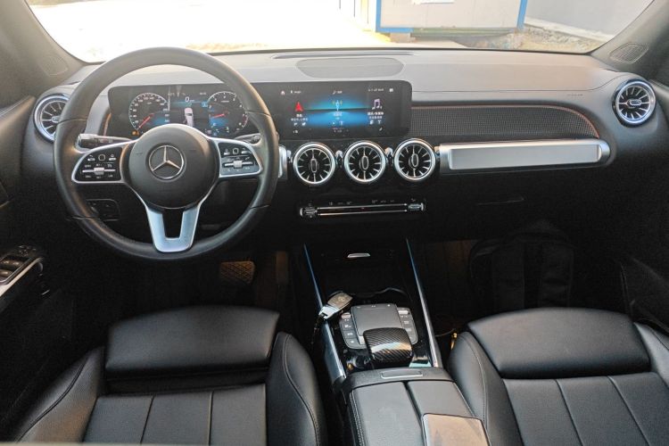 奔驰GLB 2022款 改款 GLB 200 时尚型中控内饰12