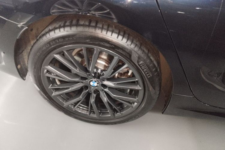 宝马3系 2022款 325i M运动曜夜套装车身外观6008