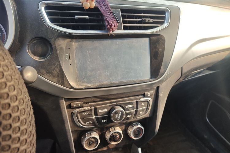 中华V3 2015款 1.5L 手动基本型中控内饰16