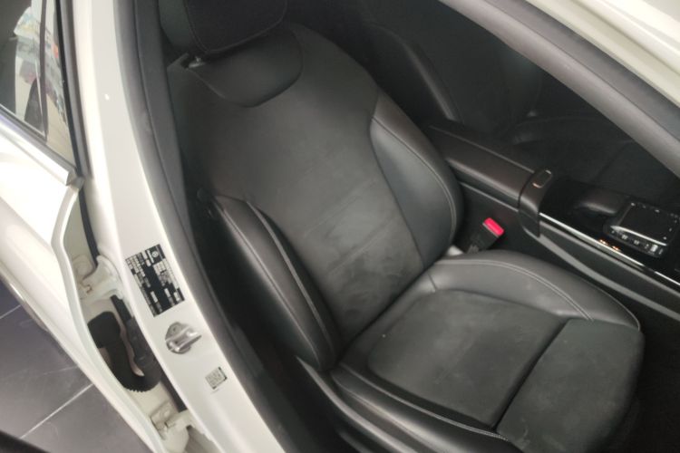 奔驰A级 2021款 A 200 L 运动轿车时尚型局部细节41