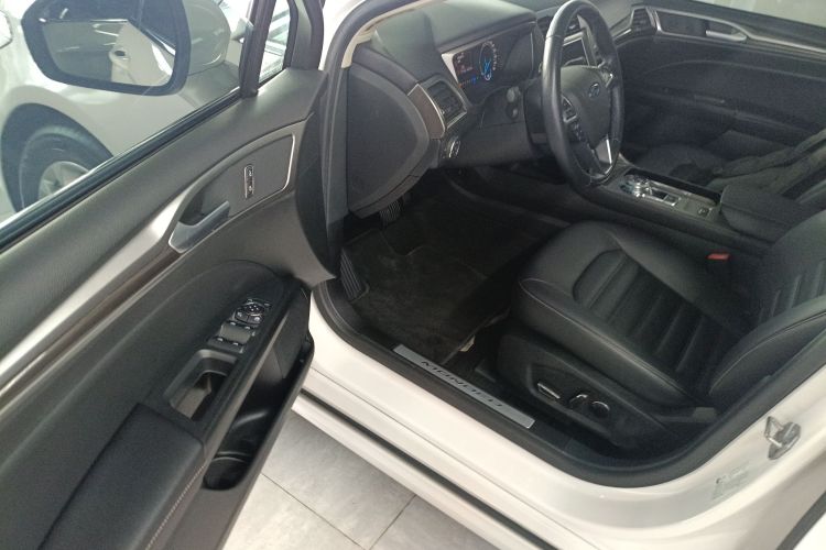 福特 蒙迪欧 2020款 EcoBoost 180 时尚型中控内饰7003