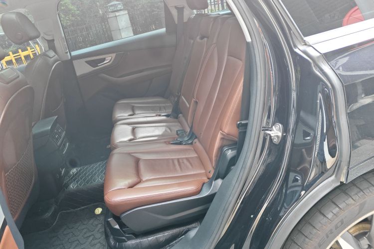 奥迪Q7 2019款 55 TFSI 技术型中控内饰21