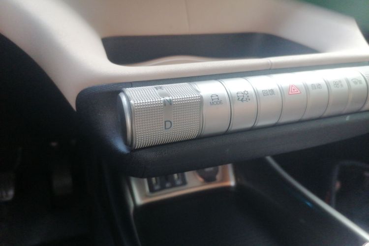 比亚迪 海豚 2023款 420km 时尚版中控内饰18