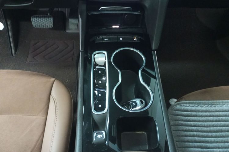 别克 君威 2024款 28T 纵享版中控内饰18