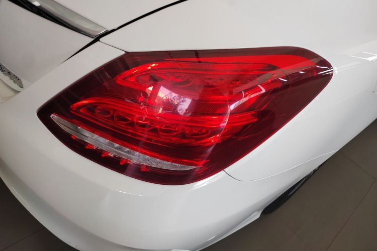 奔驰C级 2017款 改款 C 200 L 运动版车身外观9