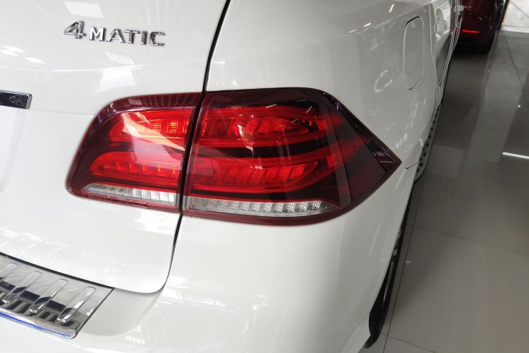 奔驰GLE 2016款 GLE 320 4MATIC 豪华型车身外观9