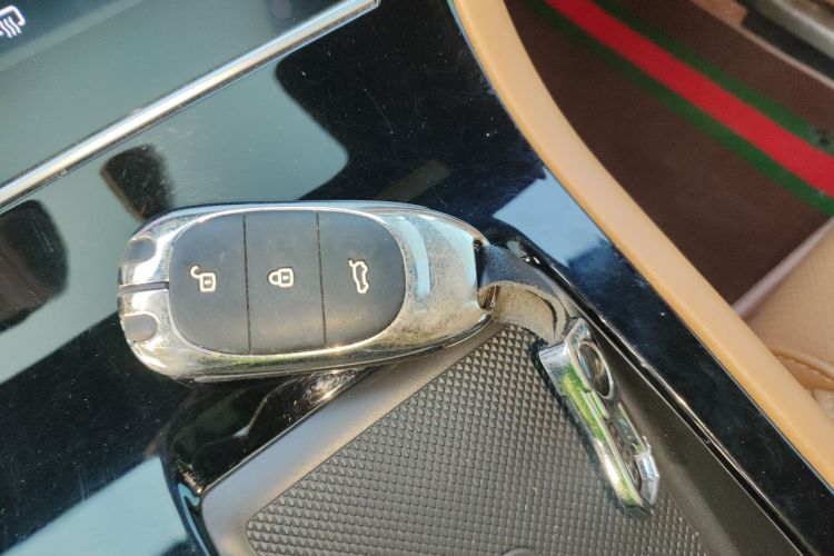 理想汽车 理想ONE 2021款 增程6座版中控内饰11