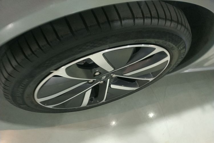 理想汽车 理想L8 2024款 Ultra车身外观6007