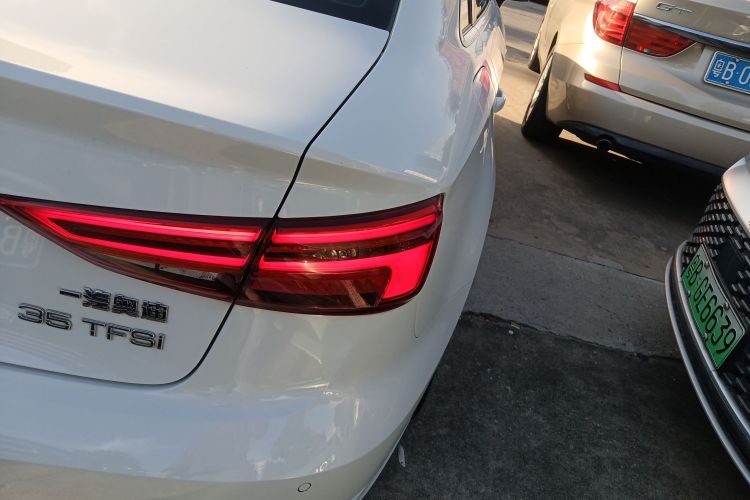 奥迪A3 2018款 30周年年型 Limousine 35 TFSI 进取型车身外观9