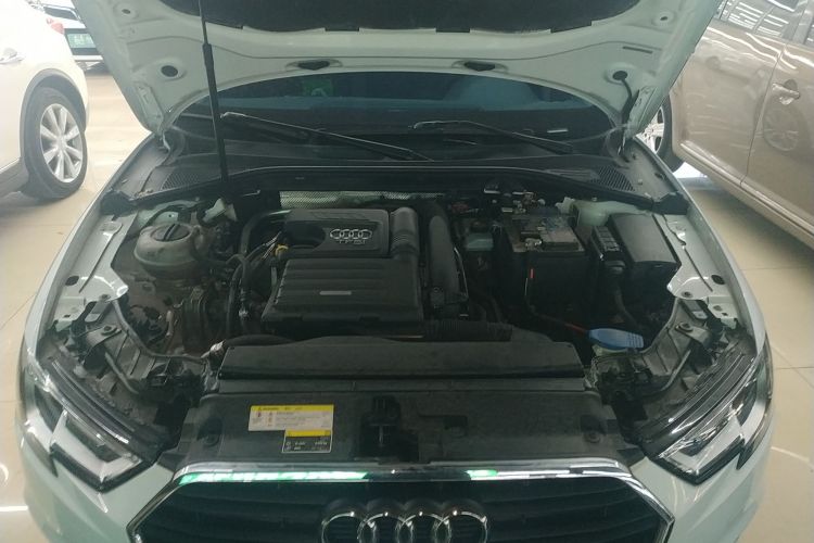 奥迪A3 2018款 30周年年型 Limousine 35 TFSI 进取型机舱底盘24