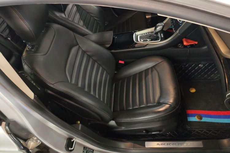 福特 蒙迪欧 2013款 2.0L GTDi200时尚型局部细节41