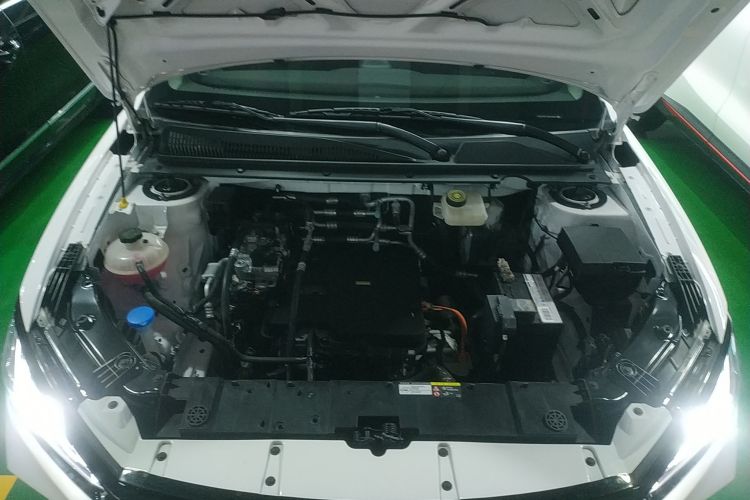 比亚迪e2 2024款 荣耀版 豪华型机舱底盘24