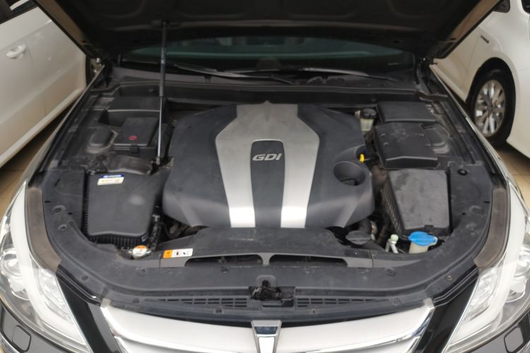 现代 劳恩斯 2012款 3.0L GDI尊贵版机舱底盘24