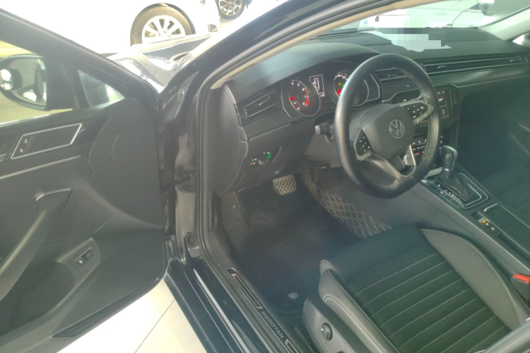 大众 迈腾 2020款 330TSI DSG 豪华型中控内饰20