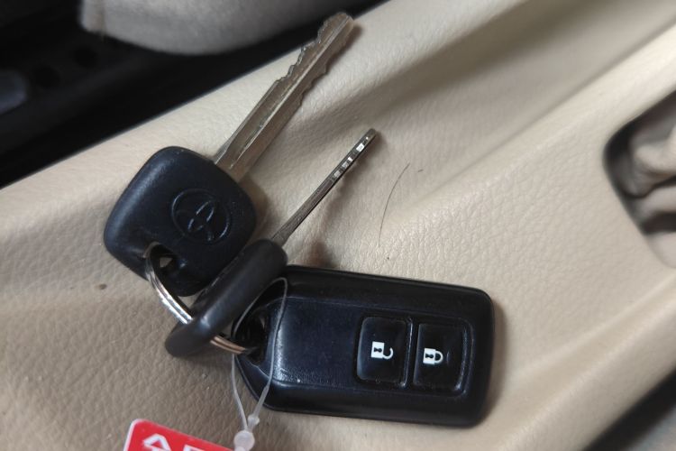 丰田 威驰 2014款 1.5L 自动智臻版中控内饰7001