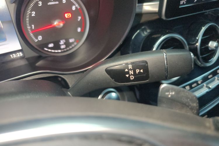 奔驰C级 2018款 C 200 运动版局部细节18