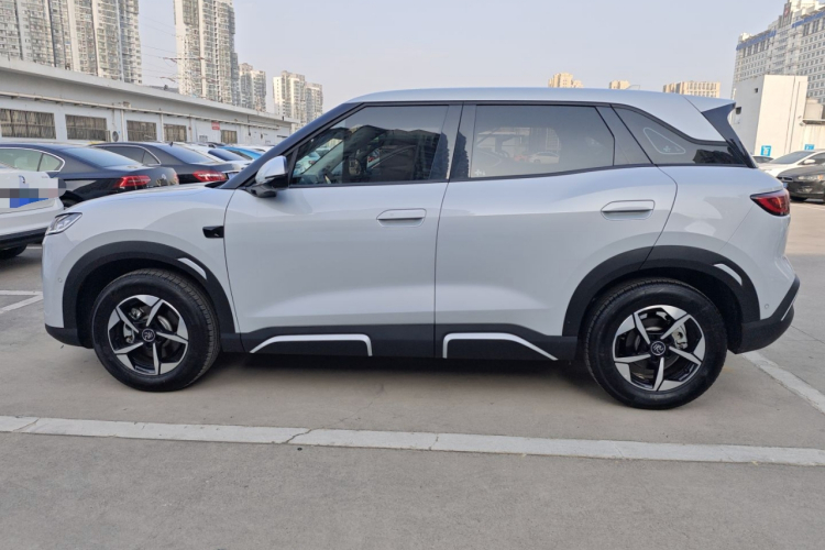 比亚迪 元UP 2025款 智驾版 401KM 领先型车身外观4