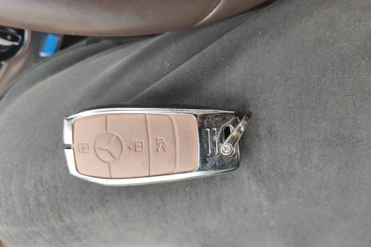 奔驰E级 2019款 E 300 L 时尚型中控内饰7001