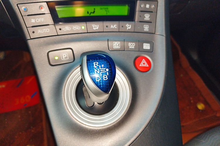 丰田 普锐斯 2012款 1.8L 豪华先进版局部细节18