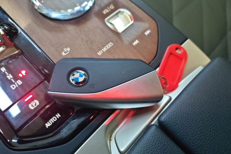 宝马iX 2023款 改款 xDrive40中控内饰11