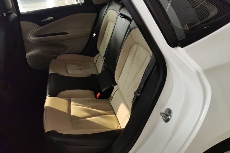 别克 威朗 2019款 三厢 15S 自动领先型中控内饰7004