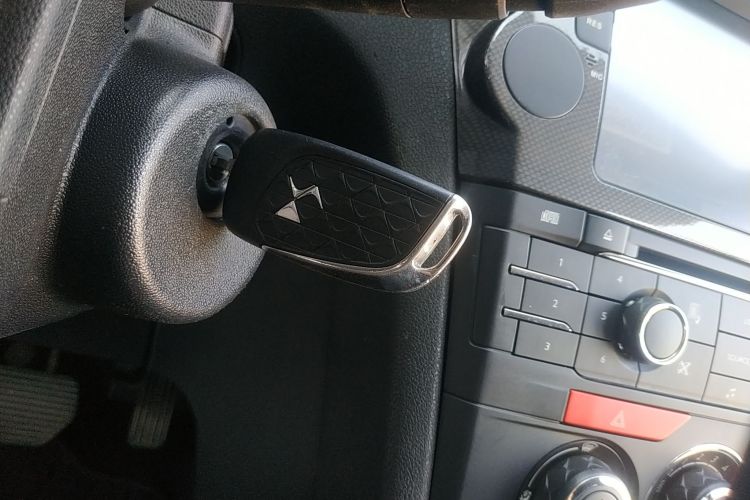 DS 5LS 2015款 1.6T 舒适版THP160中控内饰7001