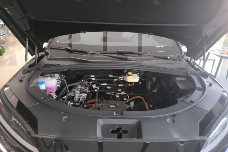 比亚迪 宋PLUS新能源 2025款 EV 智驾版 520km 尊贵型机舱底盘24