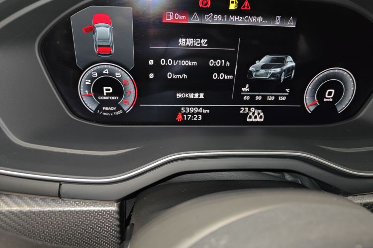 奥迪A4L 2022款 40 TFSI quattro RS套件燃速型中控内饰15