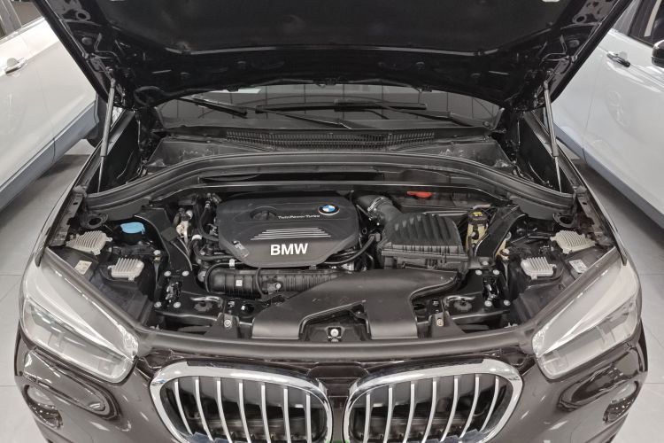 宝马X1 2019款 sDrive20Li 领先型机舱底盘24