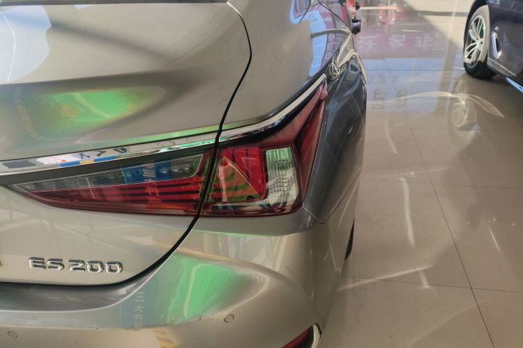 雷克萨斯ES 2023款 200 卓越版车身外观9