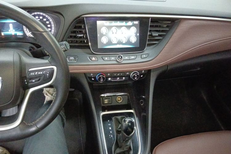 别克GL6 2018款 18T 5座豪华型中控内饰16