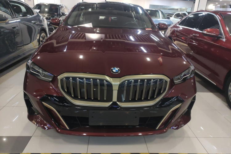 宝马5系 2024款 530Li 尊享型 M运动套装车身外观2