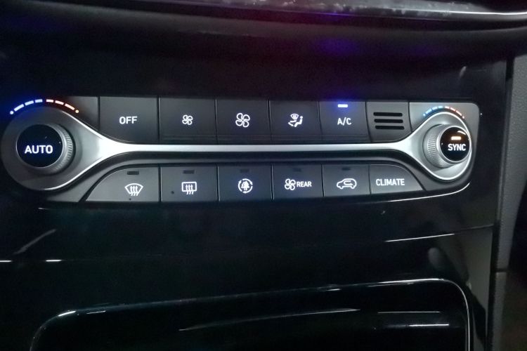 现代 胜达 2019款 380 TGDi TOP 自动两驱旗舰版 国VI中控内饰16