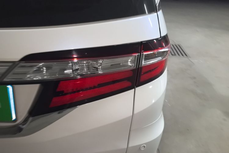 本田 奥德赛 2015款 改款 2.4L 豪华版车身外观9